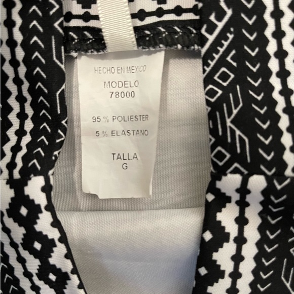 NWOT! Tribal Print Mini Skirt, Size Large but fits a M - Picture 3 of 4